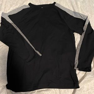 Long sleeve by place sport size Large in boys Black